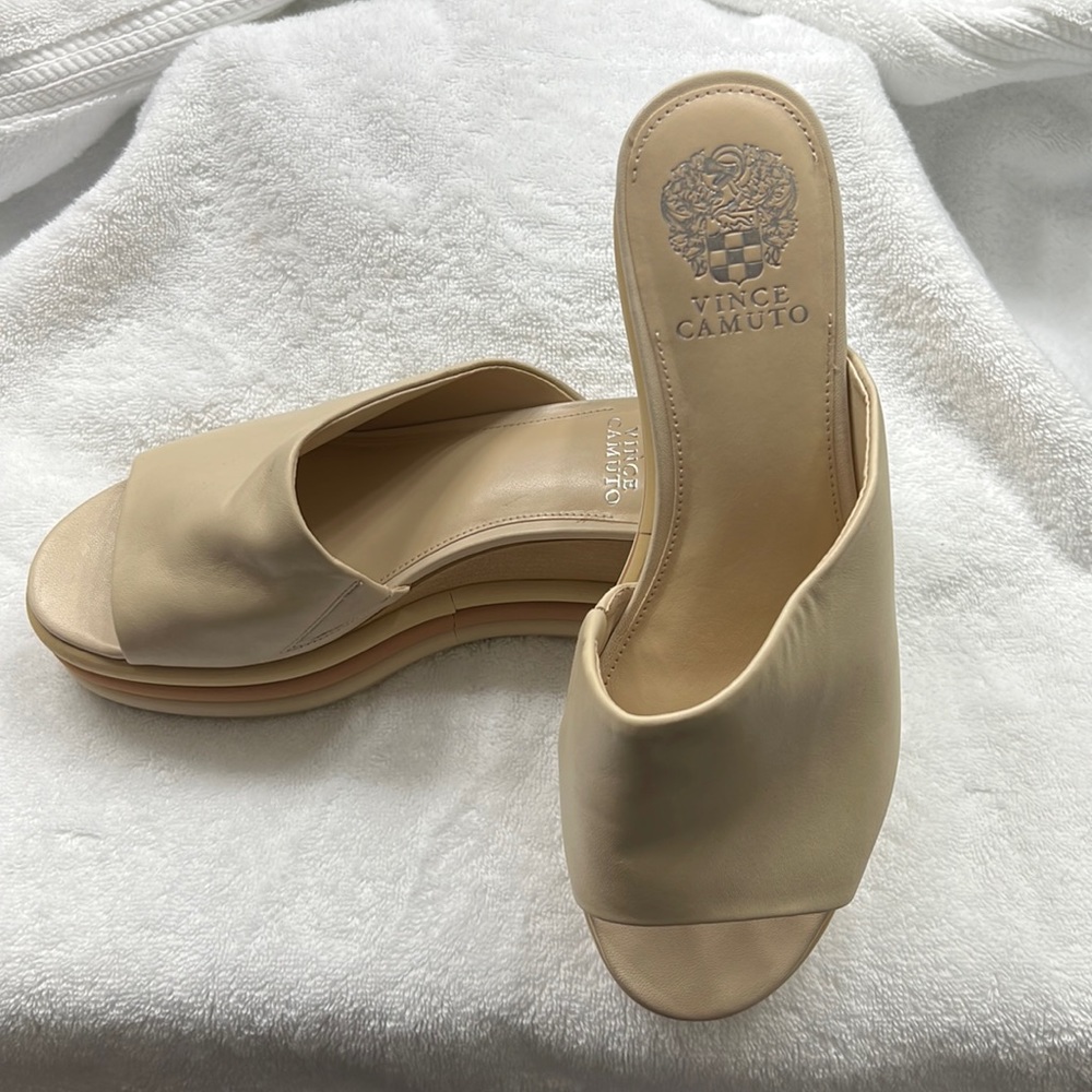 Vince Camuto leather platform sandals